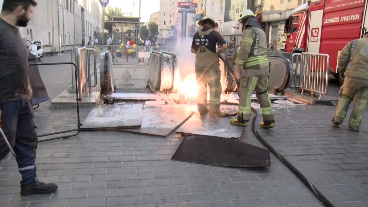 Vezneciler Metro İstasyonu'nda yangın paniği