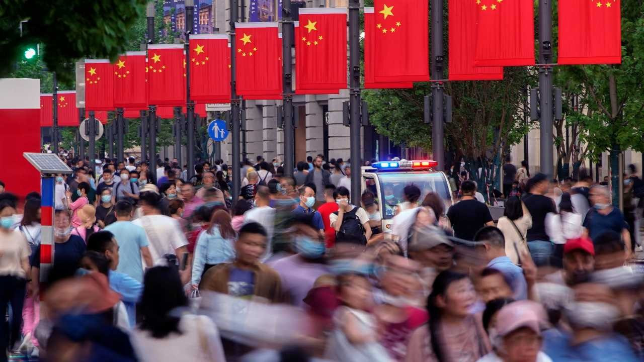 Çin 'duyguları inciten' kıyafet ve sembolleri yasaklamaya hazırlanıyor