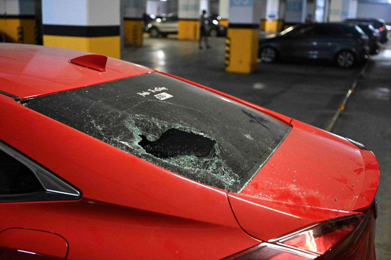 Bayrampaşa’da İSPARK'a taşlı saldırı: 15 aracın camını kırıp kaçtılar - Sayfa 1