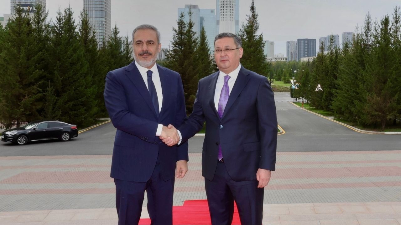 Fidan, Kazakistan'da Dışişleri Bakanı Nurtleu'yla görüştü