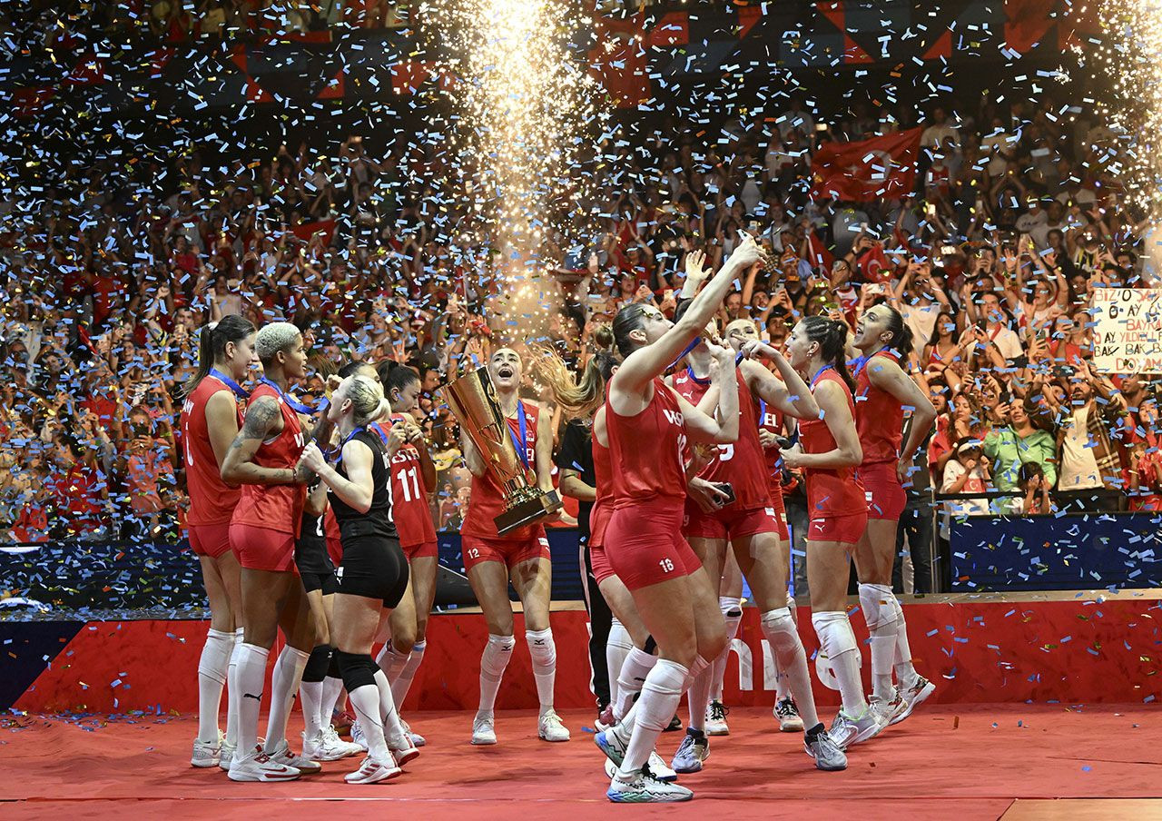 Milli Takımdan 5 kadın voleybolcu Avrupa Şampiyonası Rüya Takımı’na seçildi - Sayfa 1