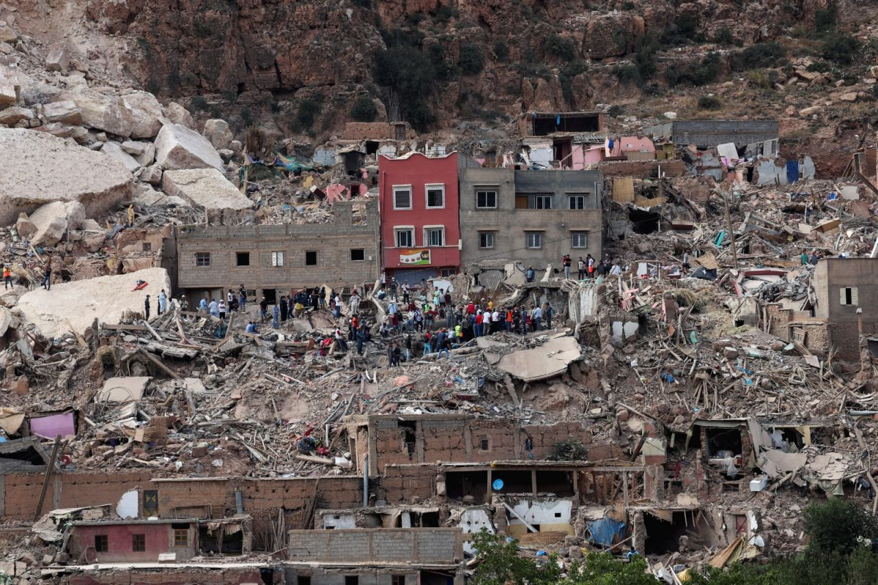Fas depremi: 'Çıplak ellerimizle 15 kişi çıkardık' - Sayfa 1