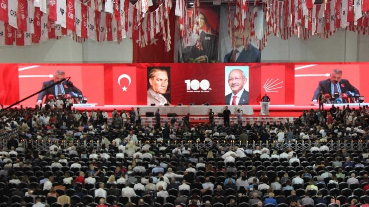 CHP İzmir İl Kongresi'nde gerginlik: Tunç Soyer salondan çıkarıldı