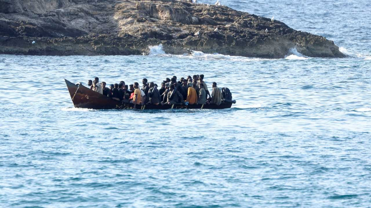 Mülteci teknesinde doğan bebek hayatını kaybetti