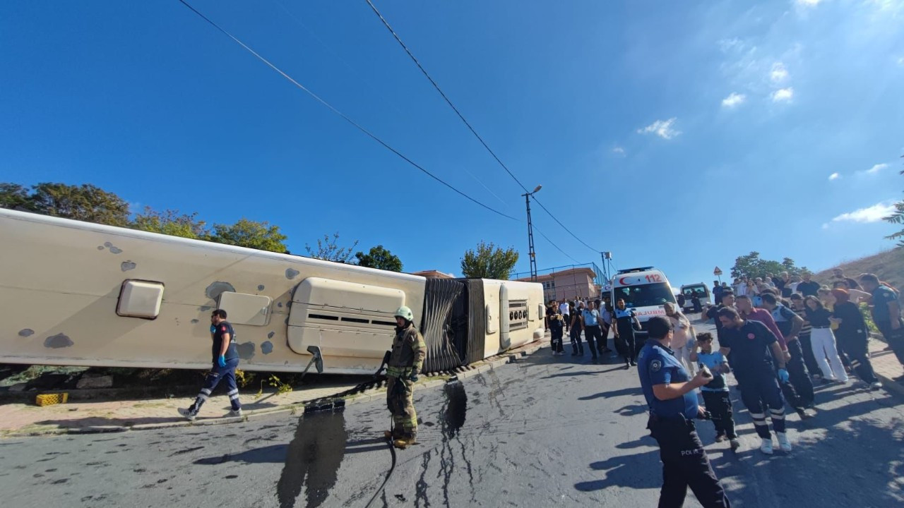 Başakşehir'de İETT otobüsü devrildi: 7 yaralı
