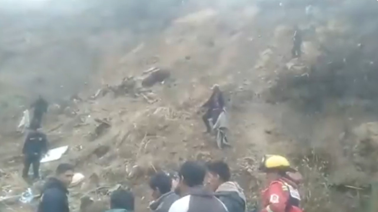 Peru'da otobüs 200 metrelik uçuruma yuvarlandı, 24 kişi öldü