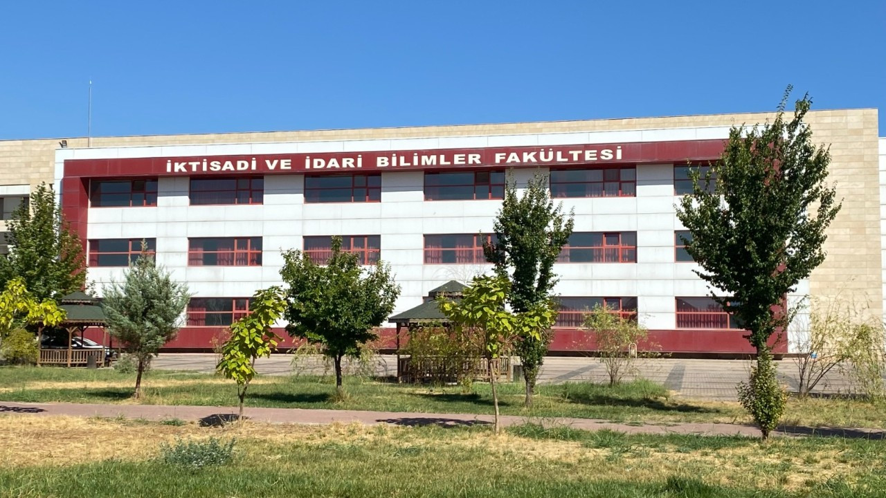 Dekan yardımcısını bıçaklamıştı: Rapor için Elazığ'a gönderildi