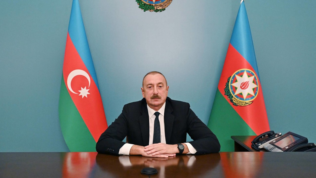 Aliyev: Ermeni silahlı grupların silahlarını teslim süreci başladı