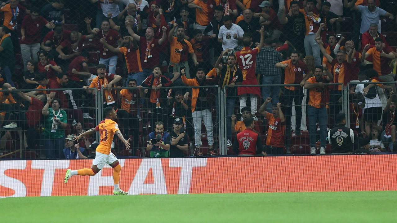 Galatasaray 2-0'dan geri döndü, yenilmezlik serisini 17 maça çıkardı