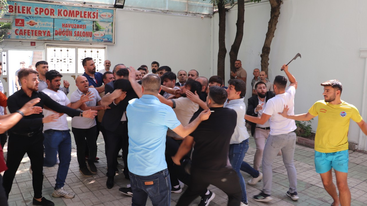 Siirt'te CHP kongresinde oraklı kavga: İki kişi gözaltına alındı