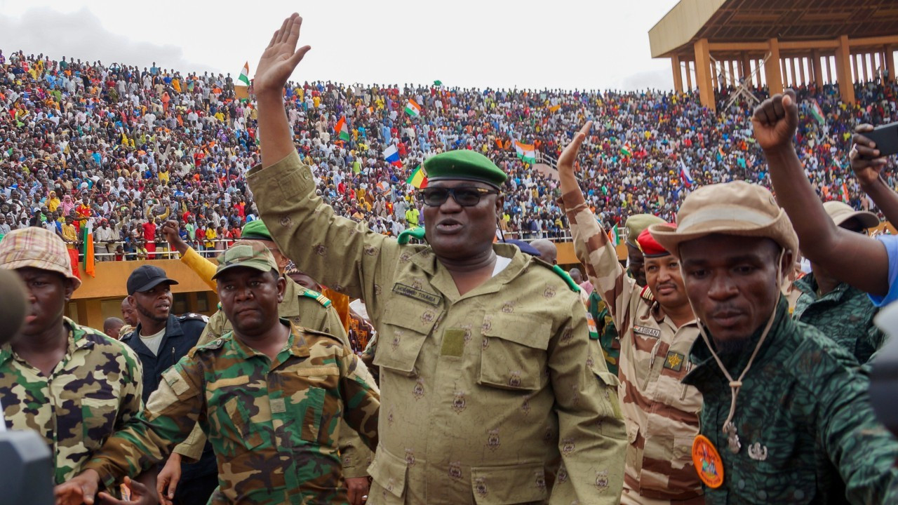 Nijer hava sahasını kapattı, Fransa askerlerini çekme kararı aldı