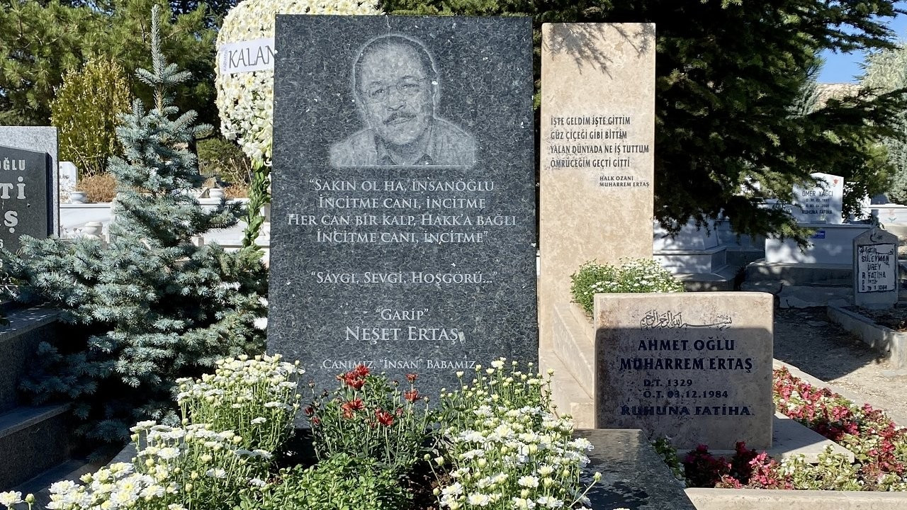 Neşet Ertaş, Kırşehir'de mezarı başında anıldı