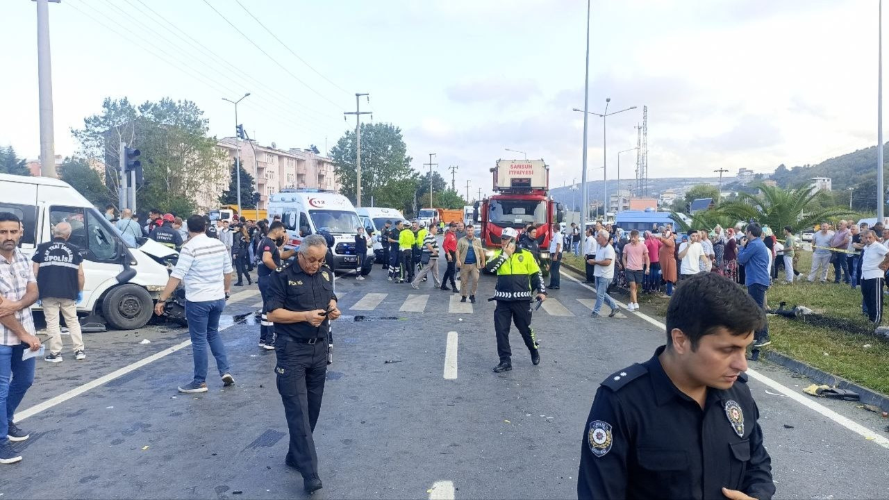 Samsun'da ışık ihlali yapan kamyon öğrenci servisine çarptı: 1 ölü