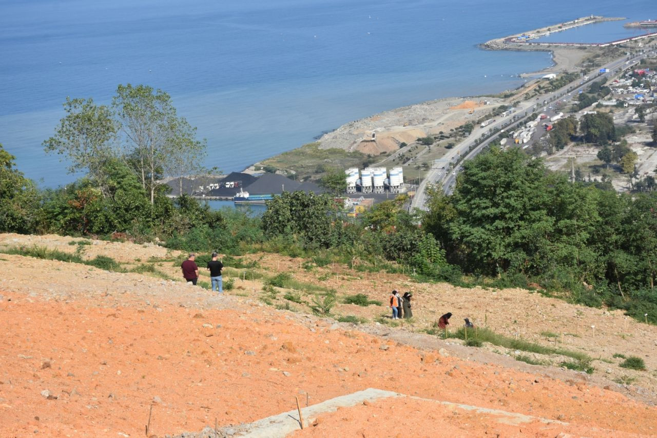 Trabzon'da deniz manzaralı mezar yeri satışında gerginlik: Fenalaşanlar oldu - Sayfa 1