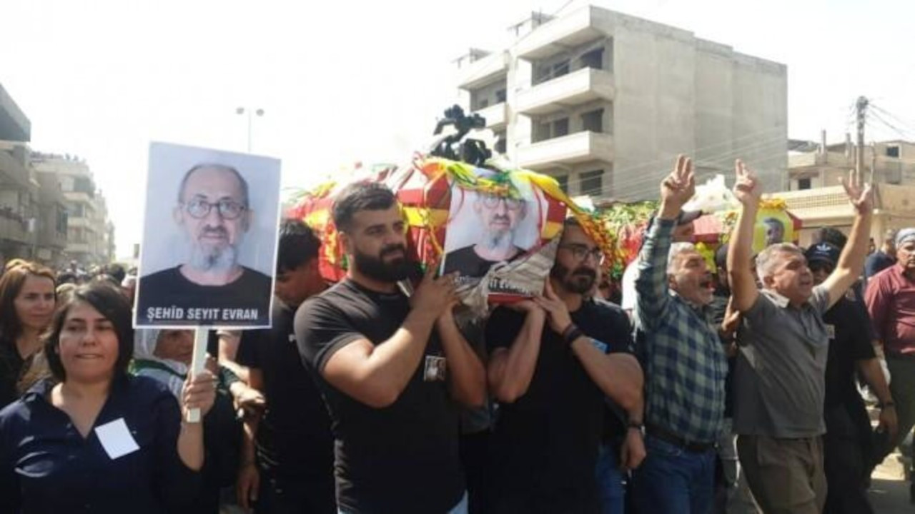 Gazeteci Seyit Evran için Qamişlo'da cenaze töreni