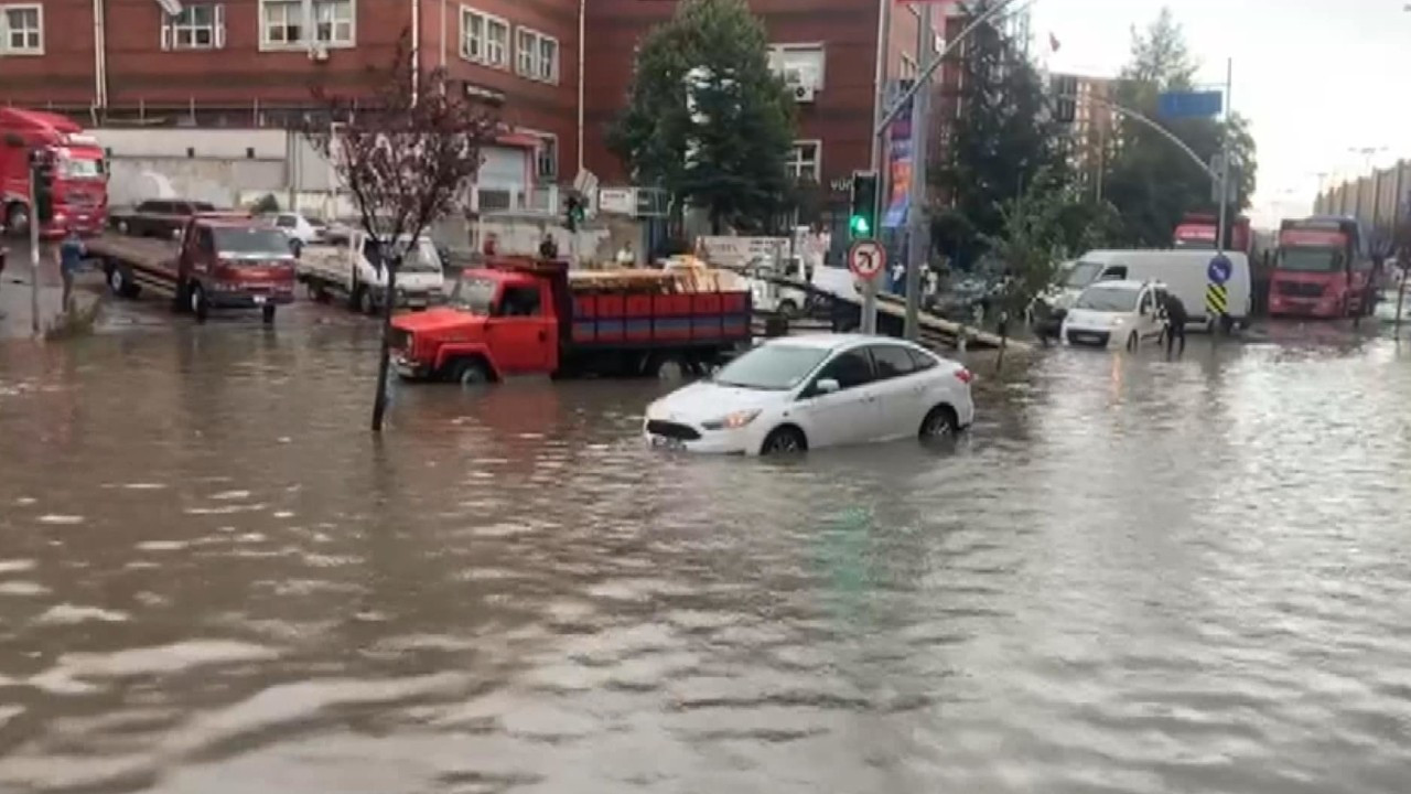 İstanbul'da sağanak: Su basma riski bulunan yerleri boşaltın
