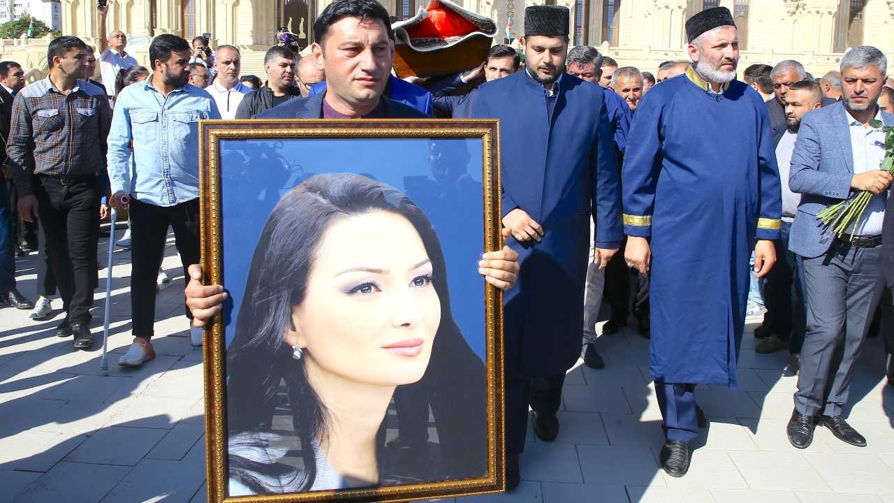 Azerbaycan milletvekili Ganire Paşayeva'nın cenazesi toprağa verildi