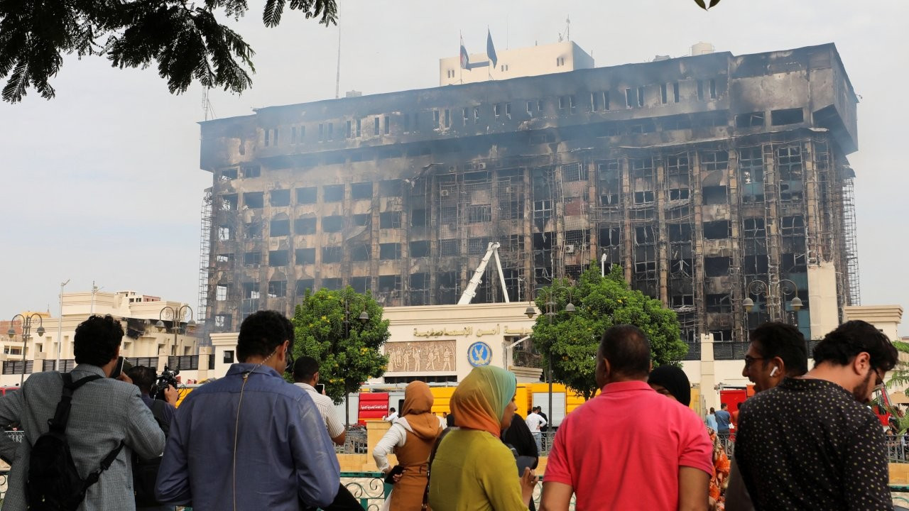 Mısır'da emniyet müdürlüğünde yangın: 38 yaralı