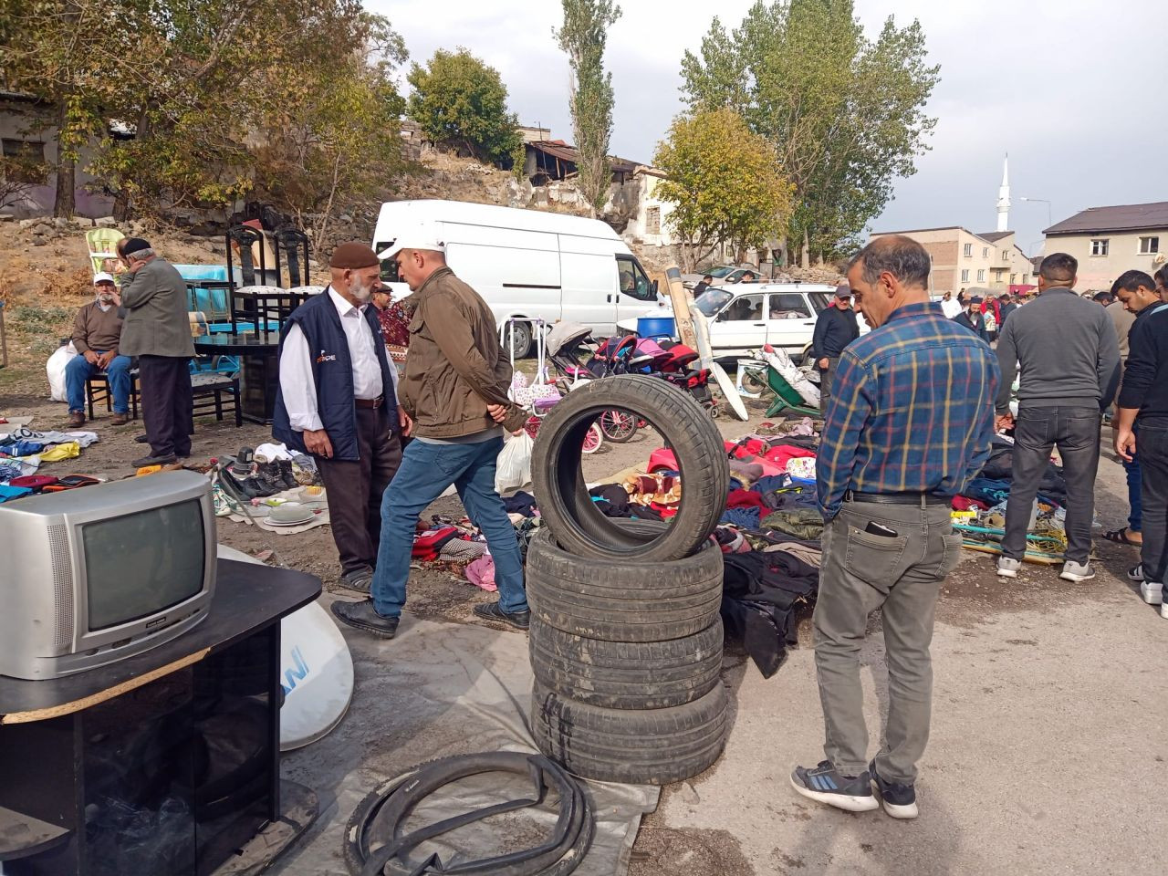 Erzurum’daki bit pazarı nur bekliyor: 'Mağazaya göre fiyatlar bedava' - Sayfa 3