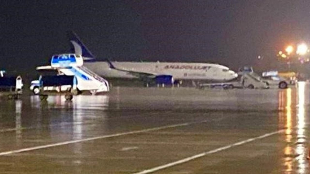Ankara'dan Rize'ye giden uçağa yıldırım çarptı: Trabzon'a indi