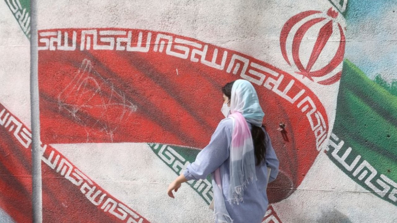 İran'da 16 yaşındaki çocuk komaya girdi: 'Ahlak polisi saldırdı'