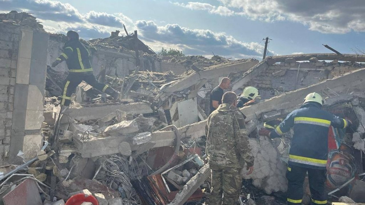 Ukrayna: Rusya sivil tesisi bombaladı, 49 kişi öldü