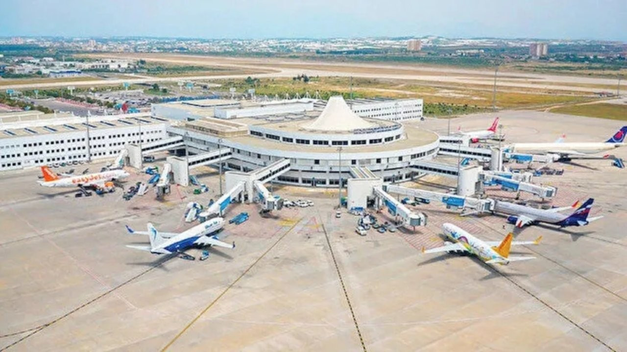 Antalya Havalimanı'nda uçuşlar geçici olarak durduruldu