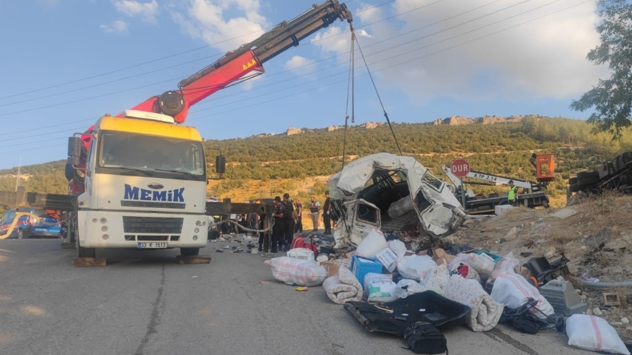 Antep'te kamyonun freni patladı: 6 ölü, 16 yaralı