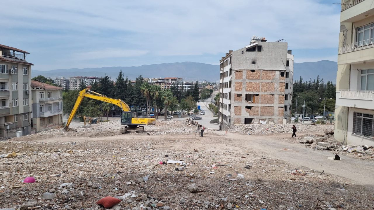 Gündüz toz, gece karanlık: Sokakları mahalleliler aydınlatıyor - Sayfa 2