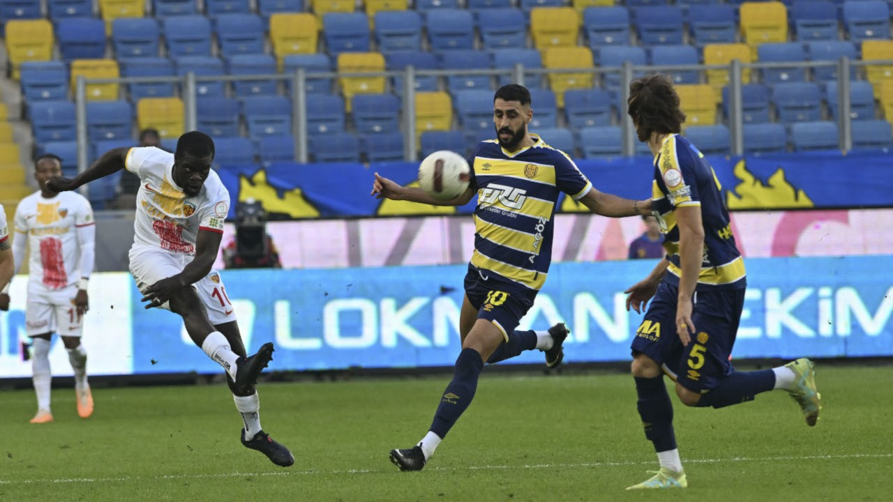 Ankaragücü, Emre Belözoğlu'yla ilk maçında 3 golle kazandı