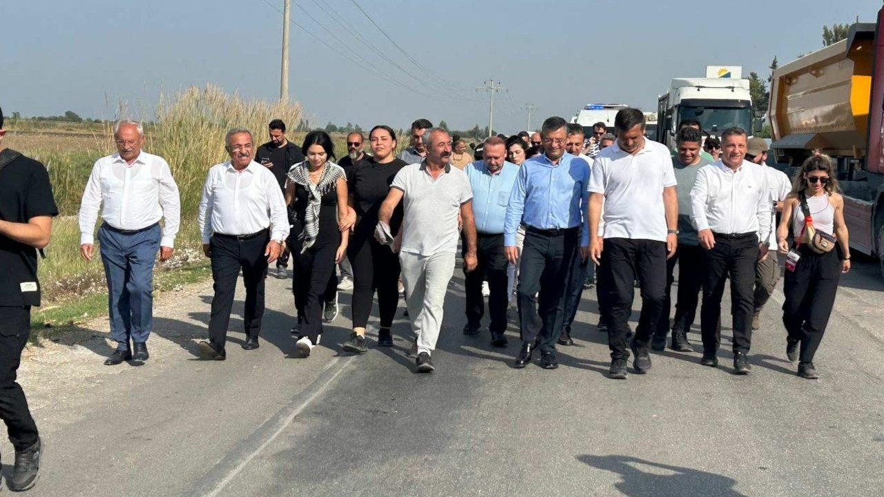 Özgür Özel, Erkan Baş ile Can Atalay için yürüdü: Anayasaya göre 300’ün üzerinde cezaevinde açtıramayacağı kapı yok