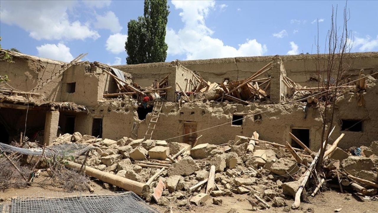 Afganistan'da deprem: Ölü sayısı 2 bin 53'e yükseldi