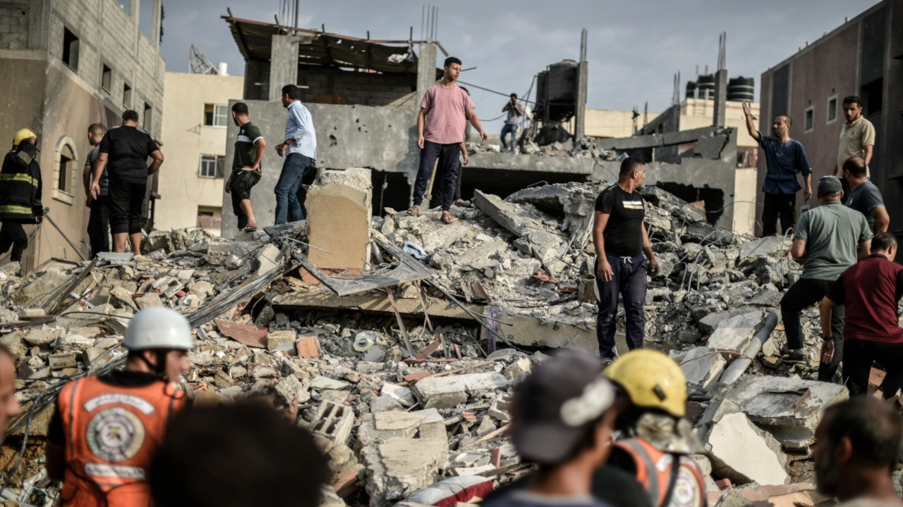 Hamas: Vurulan her ev için İsrailli bir rehineyi infaz edeceğiz