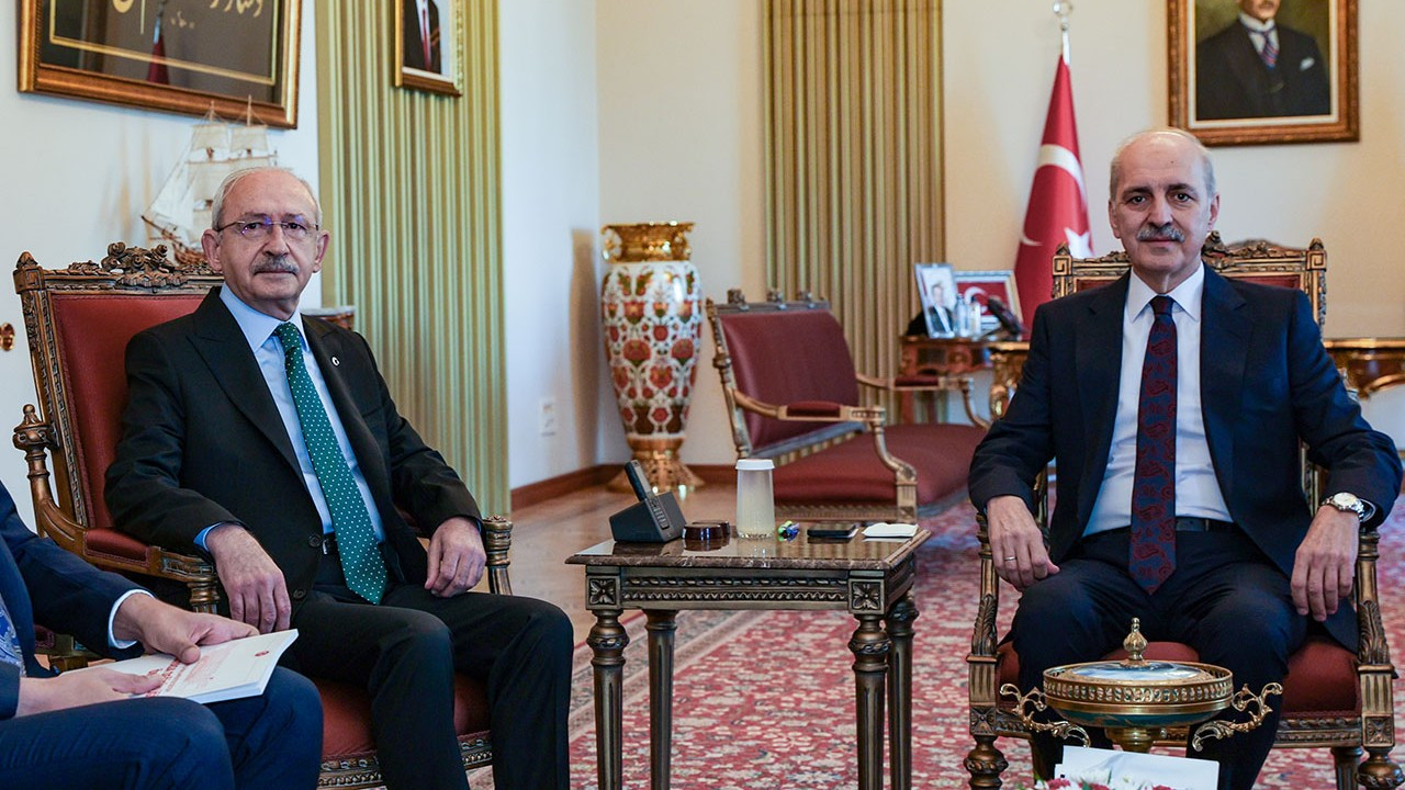 Kurtulmuş ile görüşen Kılıçdaroğlu: Anayasa çalışmasını takdim ettik