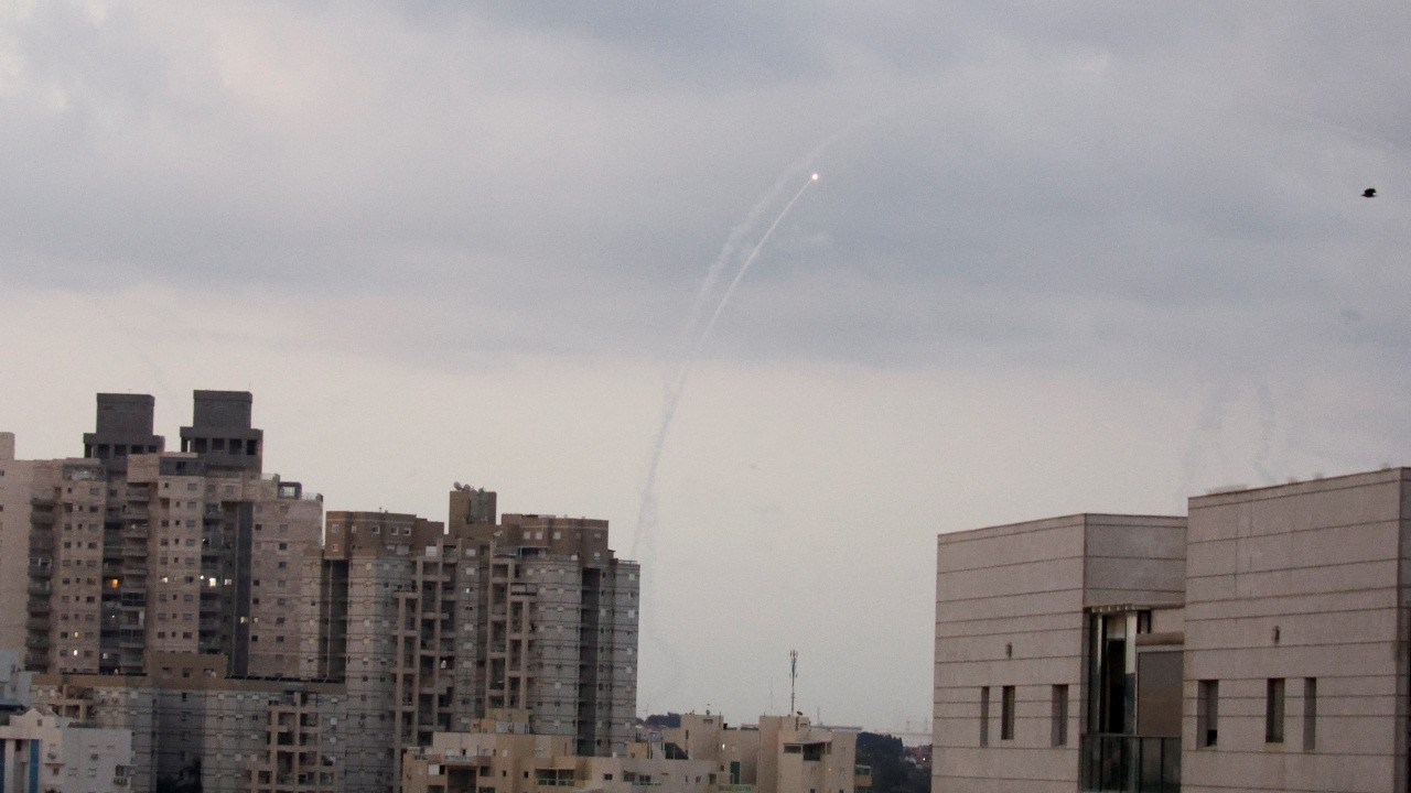 Tel Aviv’e roket atıldı