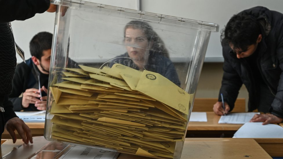 Son seçim anketi: Üç partinin oyları düştü, en büyük kayıp CHP'de - Sayfa 1