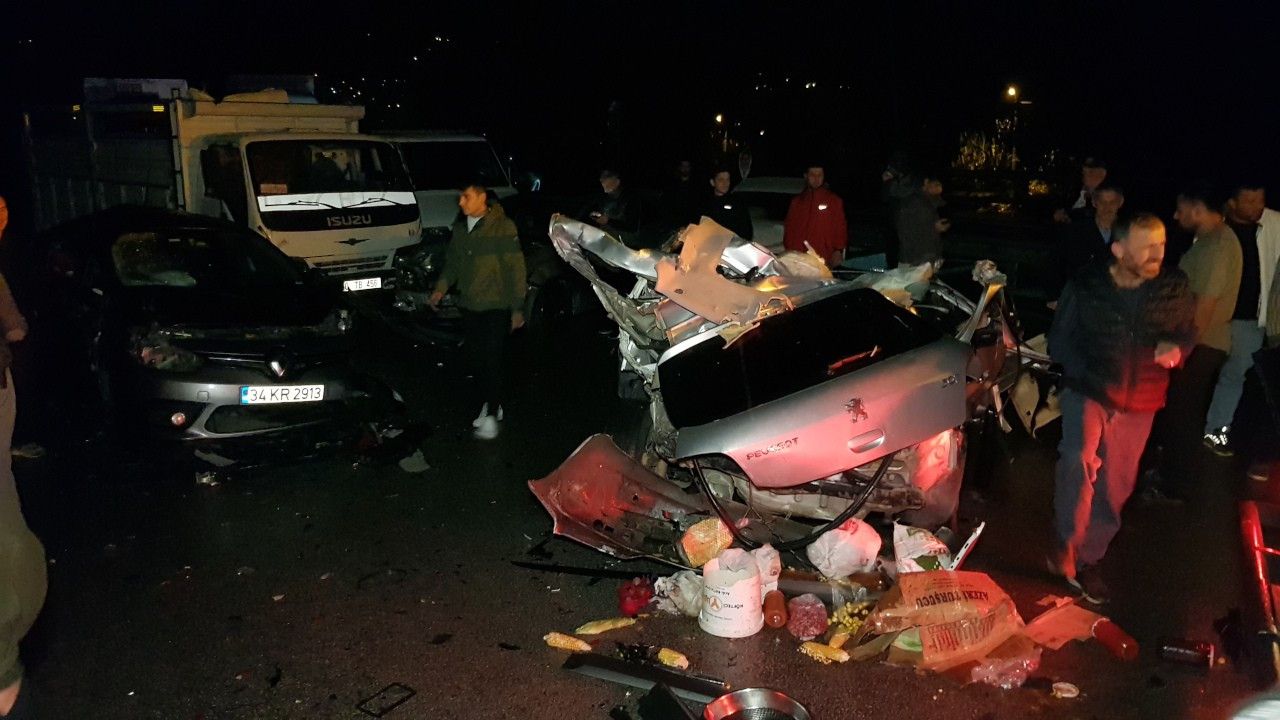 TEM'de zincirleme kaza: 26 araç birbirine girdi, 13 yaralı