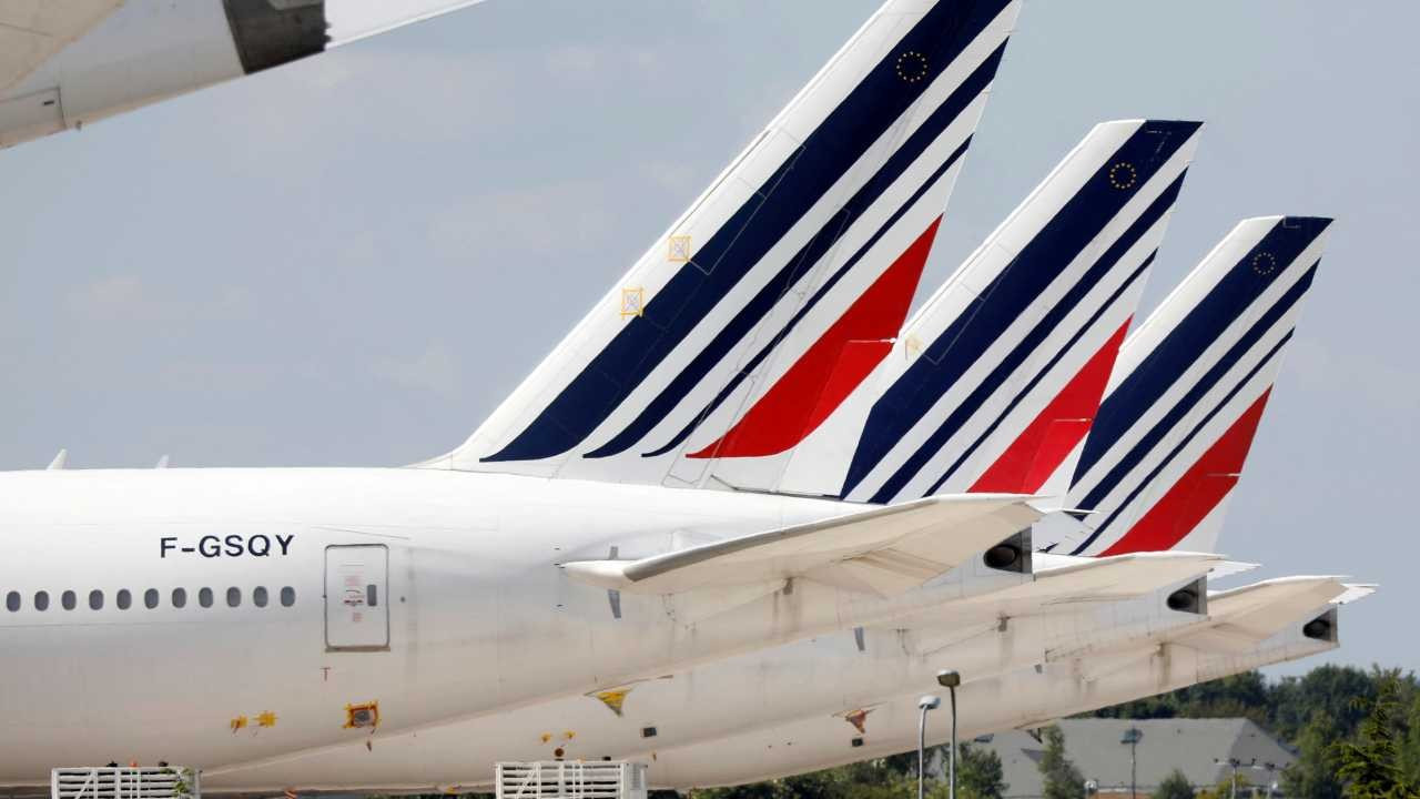 AFP: Fransa'da 6 havalimanı saldırı tehdidi nedeniyle tahliye edildi