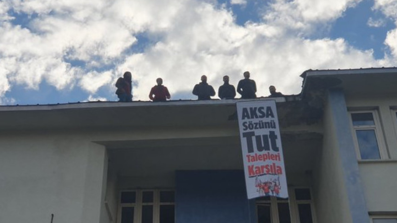 Dersim'de FEDAŞ işçileri çatıya çıktı: 'Talepleri karşılayın'