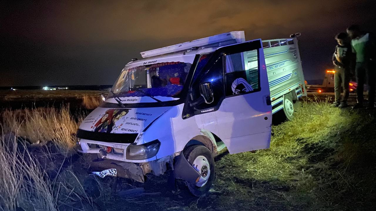 Urfa'da iki kamyonetin çarpıştığı kazada 20 kişi yaralandı