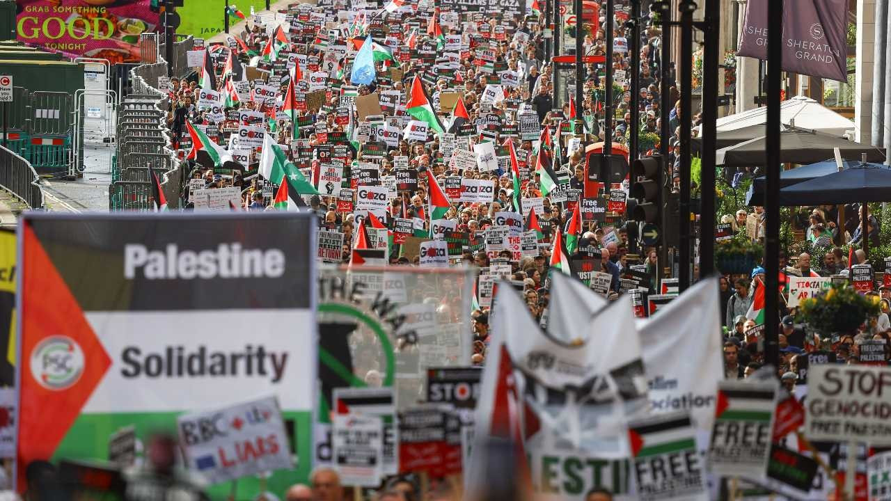 On binler Gazze için yürüdü: 'İşgale son, ateşkes şimdi'