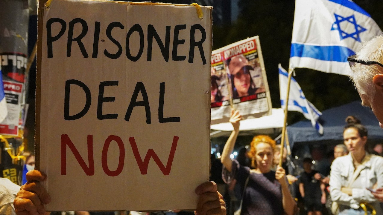 Tel Aviv'de Netanyahu'ya 'istifa' çağrıları