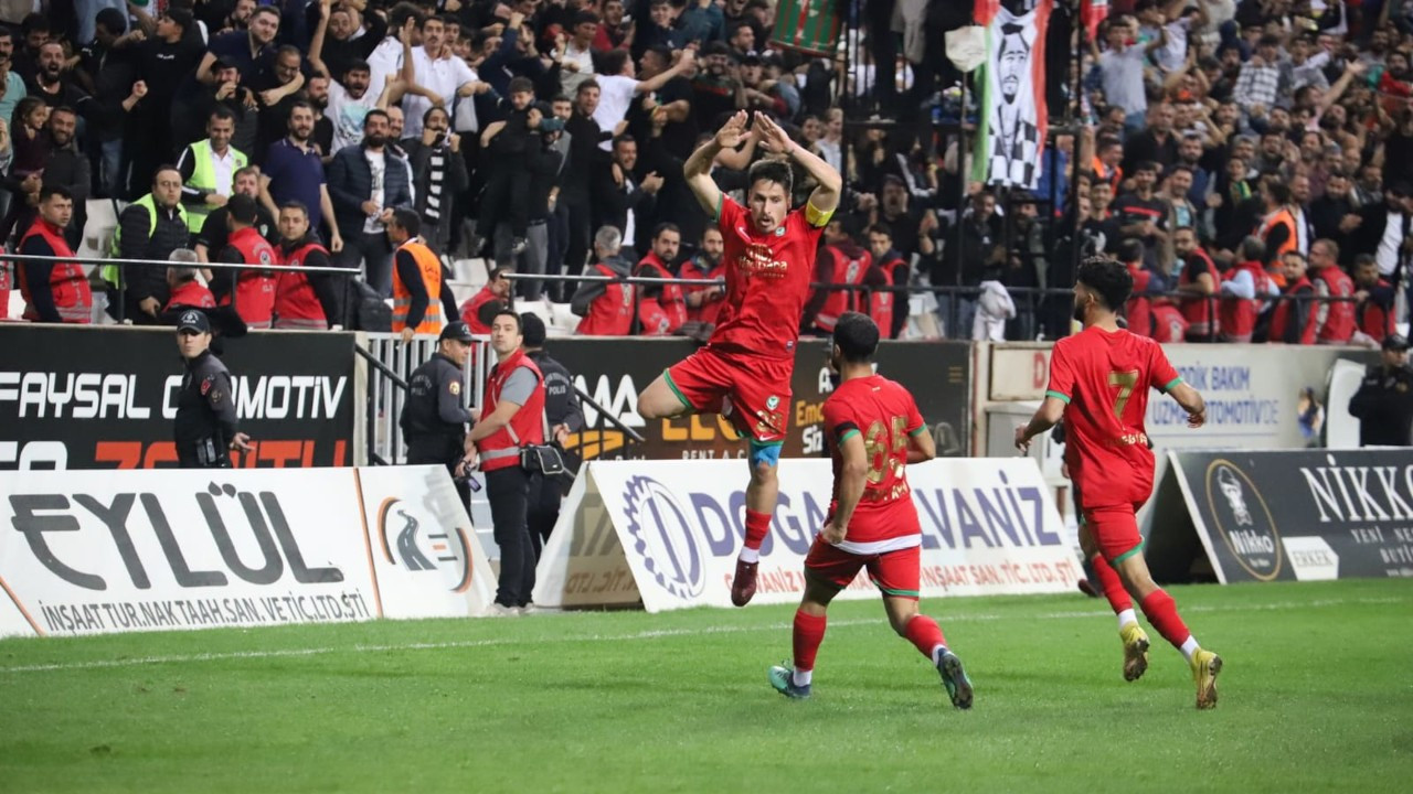 Namağlup lider Amedspor üst üste 7. galibiyetini aldı