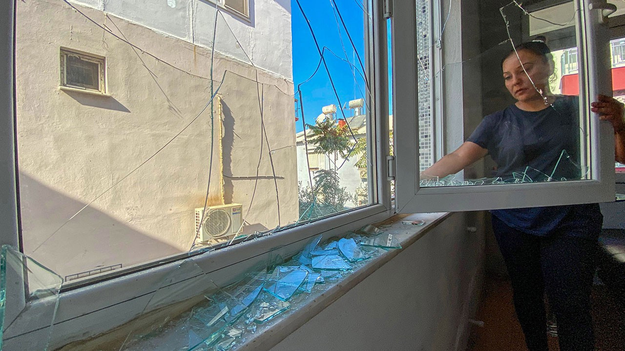 Ev sahibi-kiracı kavgaları bitmiyor: Kiracısının camlarını kırdı