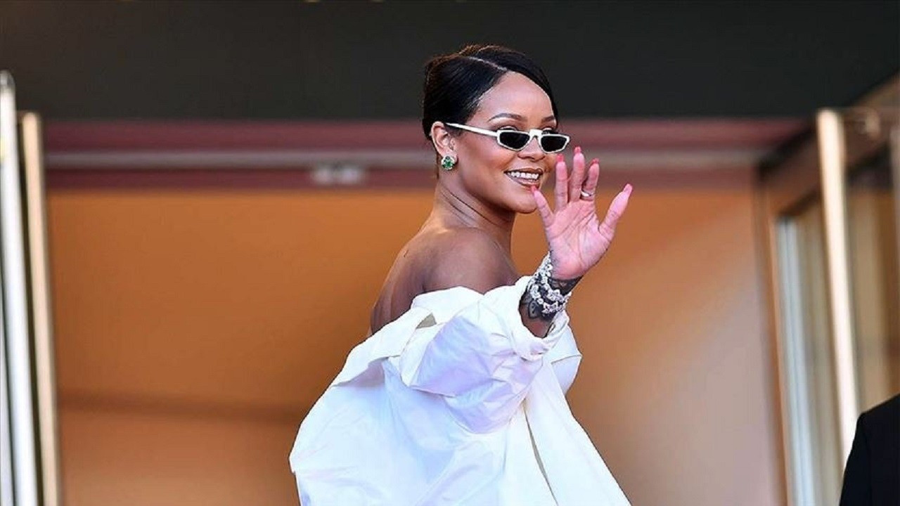 Rihanna sahneye dönüyor: 40 milyon dolarlık anlaşma yaptı
