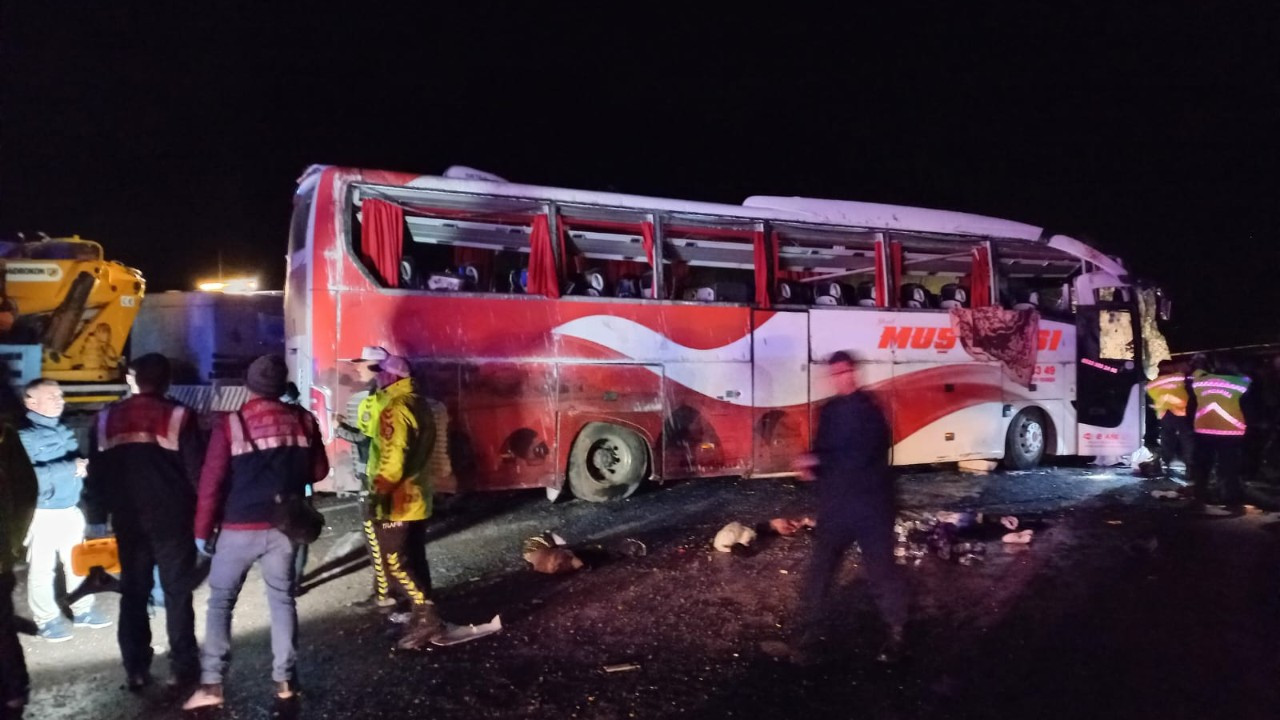 Kayseri'de yolcu otobüsü devrildi: 38 yaralıdan 35'i taburcu edildi
