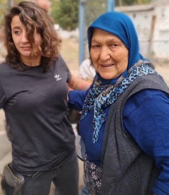 Metin Akpınar'ın kızı Duygu Nebioğlu, bakıcıları Adile Şener ile buluştu: 'Bir annem daha oldu' - Sayfa 4