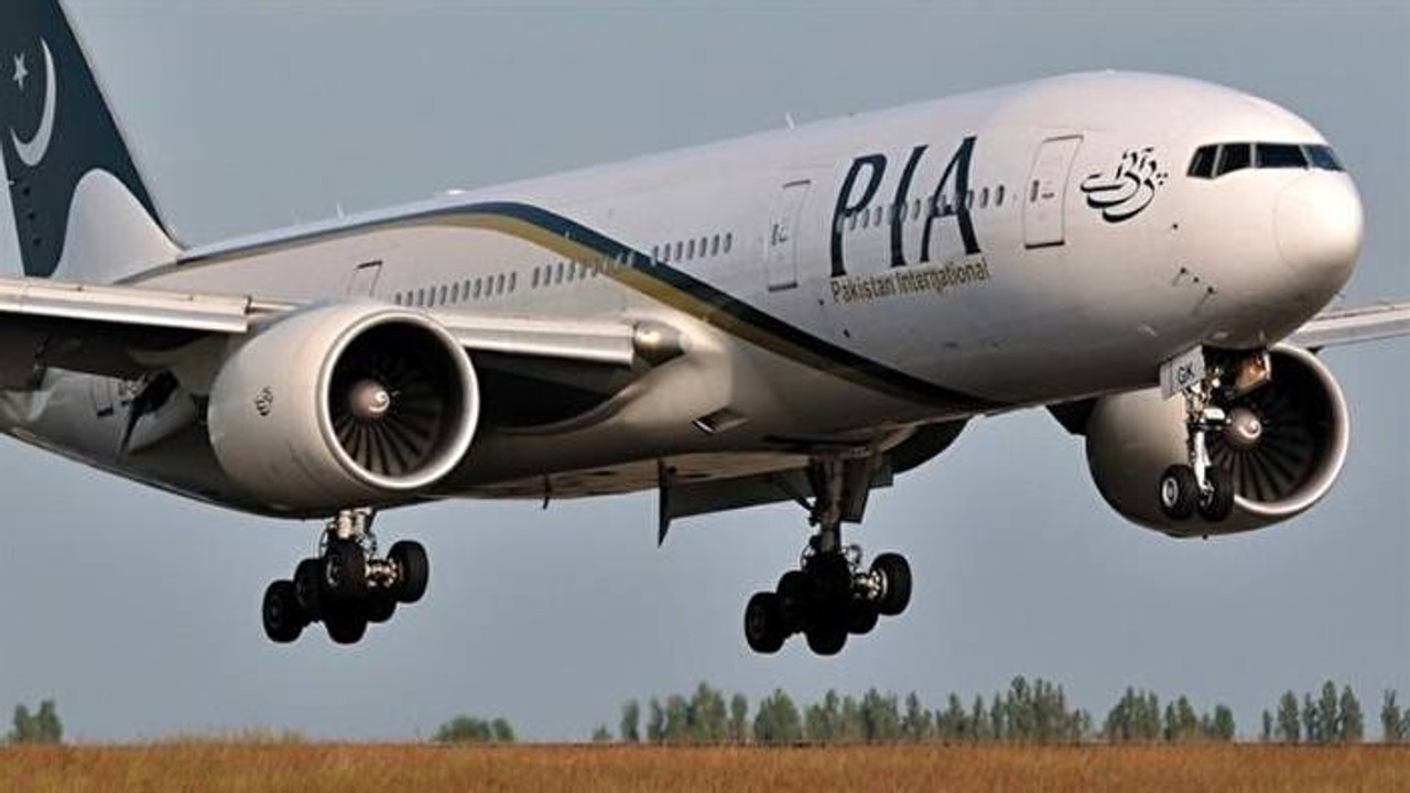 Pakistan Uluslararası Havayolları, yakıt bulamadığı için 322 uçuşunu iptal etti