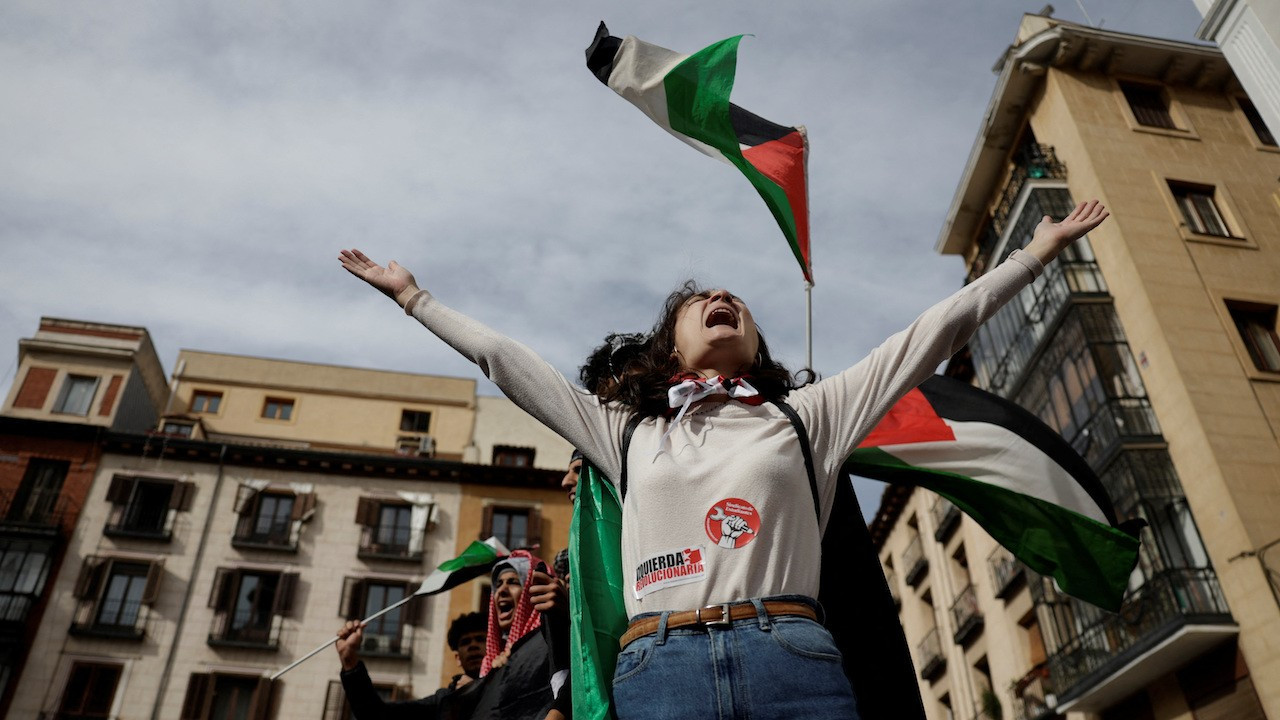 İspanya'da öğrencilerden Gazze'ye destek eylemi