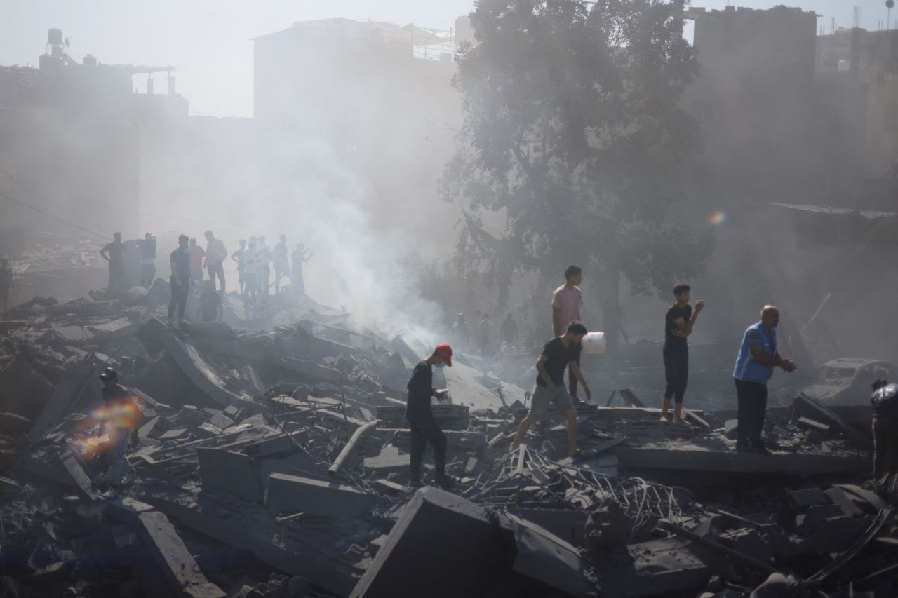 İsrail, Han Yunus'u bombalamaya devam ediyor: Bir ailenin 18 üyesi öldü - Sayfa 3